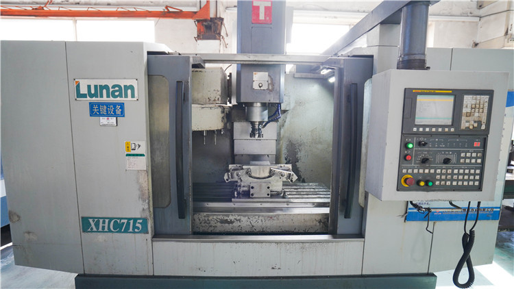 XHC715三軸硬軌數控立式加工中心2.jpg